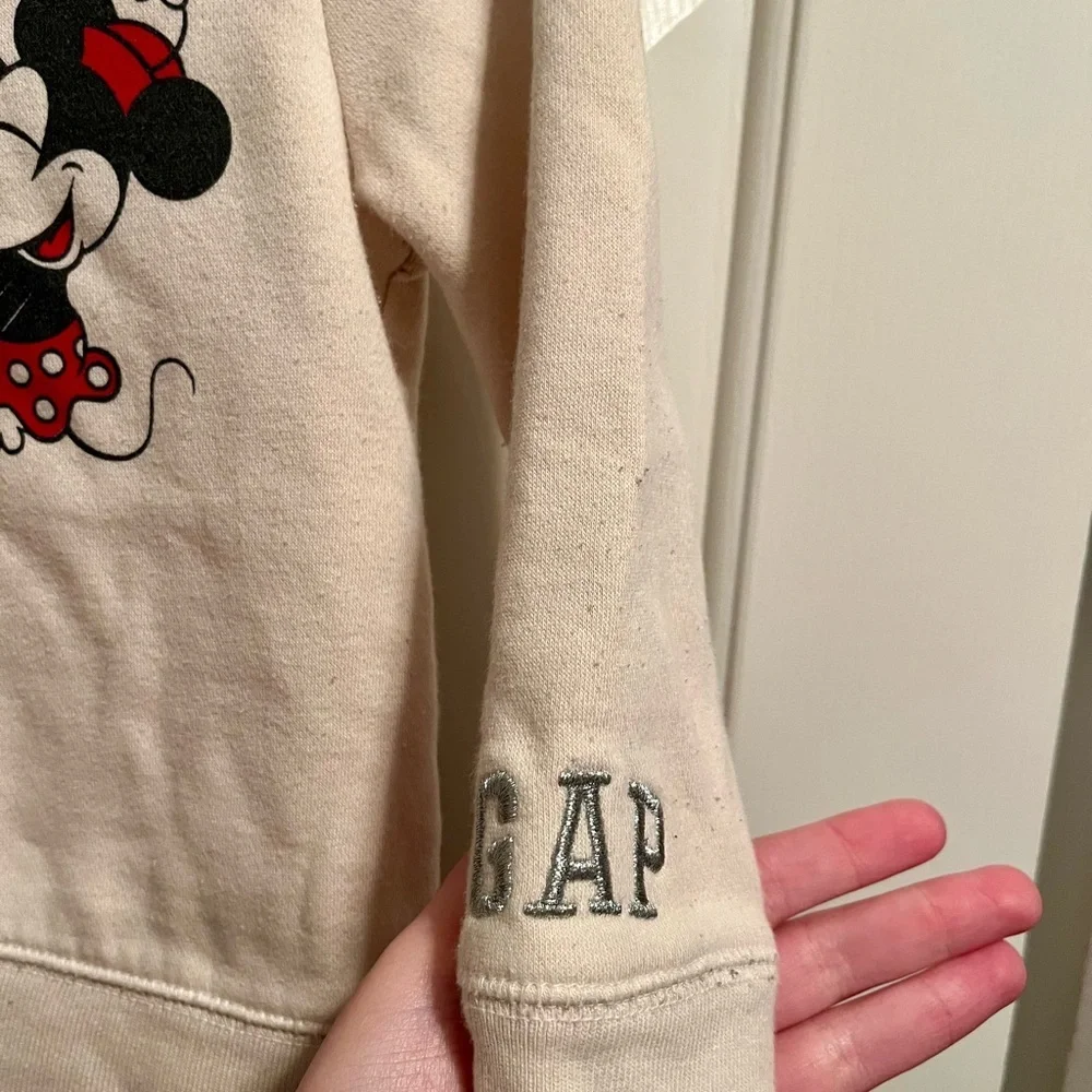 GAP adorable sweatshirt